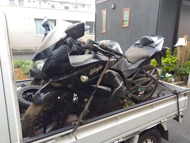 7月26日に埼玉県志木市でNINJA250を無料でお引き取り、廃車手続きしました。